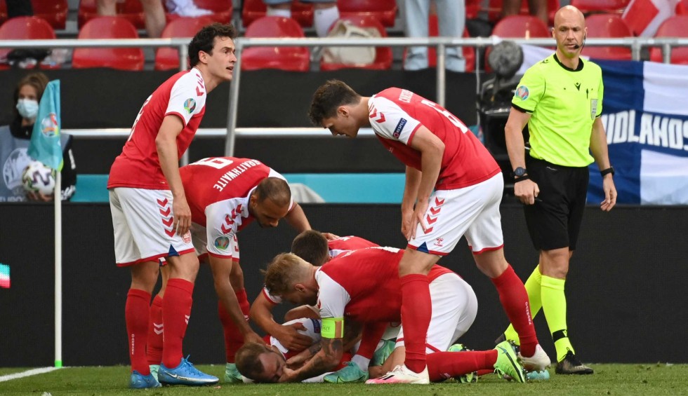 A generic square placeholder image with rounded corners in a figure.