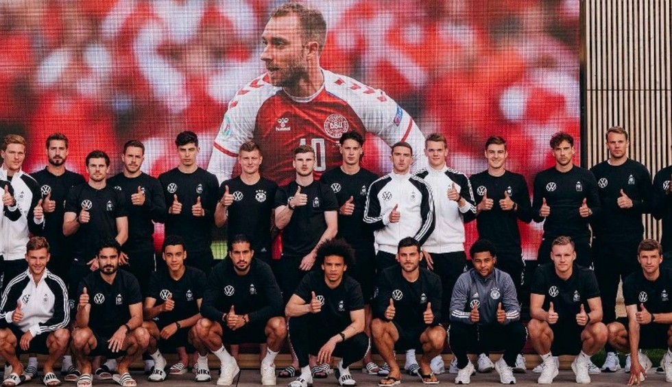 A generic square placeholder image with rounded corners in a figure.