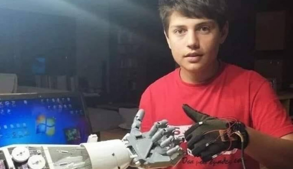 A generic square placeholder image with rounded corners in a figure.