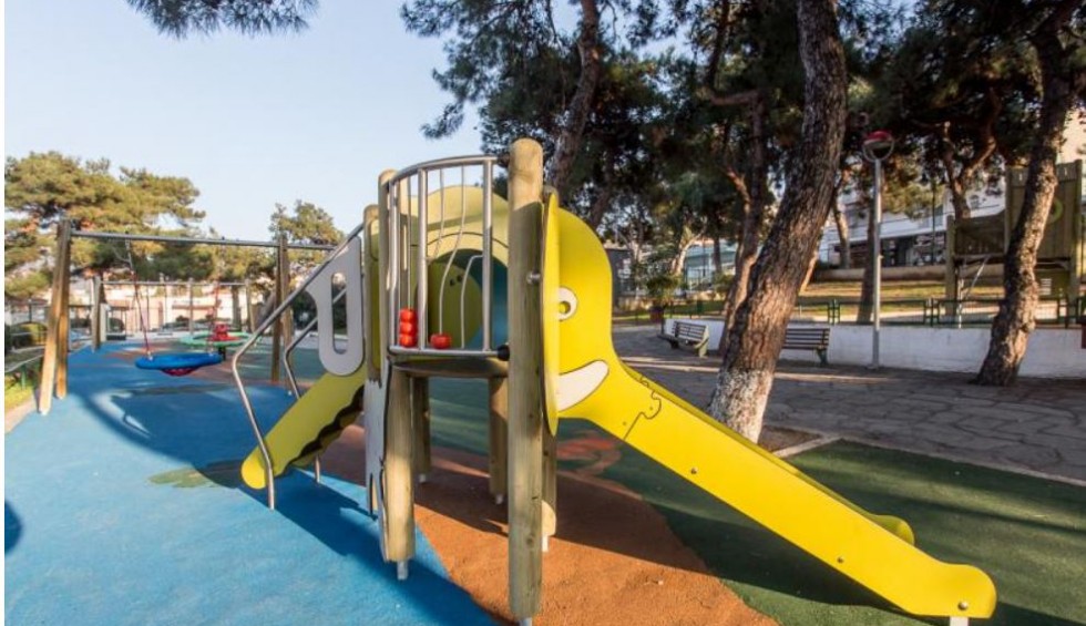 A generic square placeholder image with rounded corners in a figure.