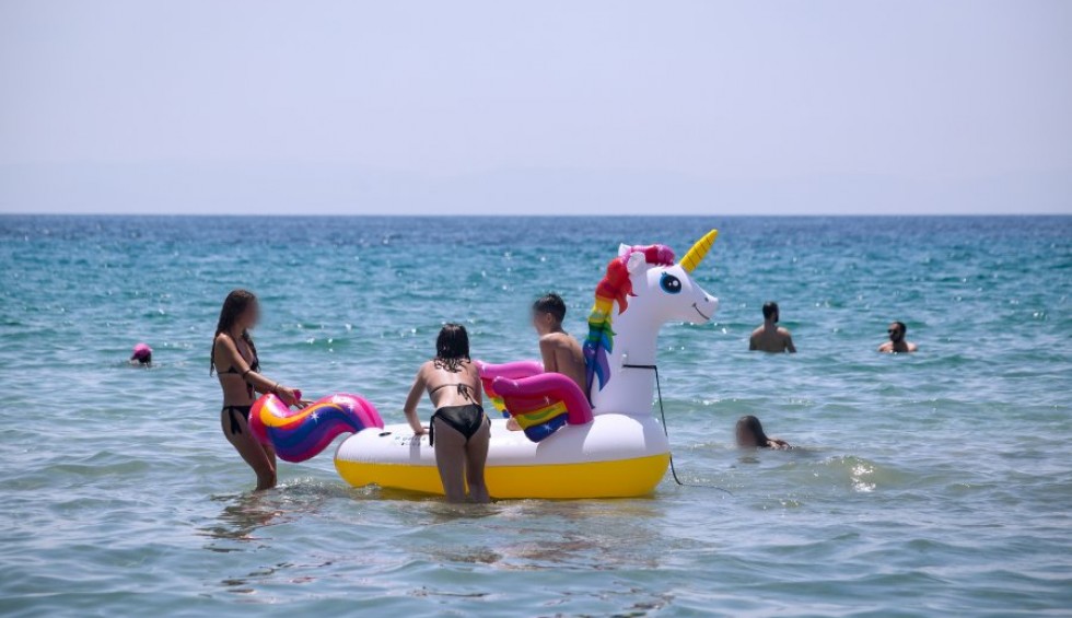 A generic square placeholder image with rounded corners in a figure.