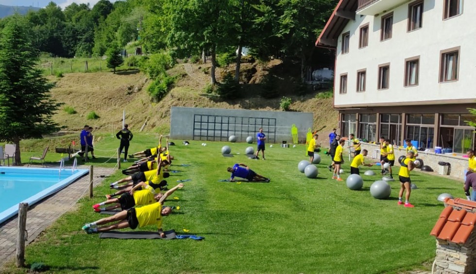 A generic square placeholder image with rounded corners in a figure.