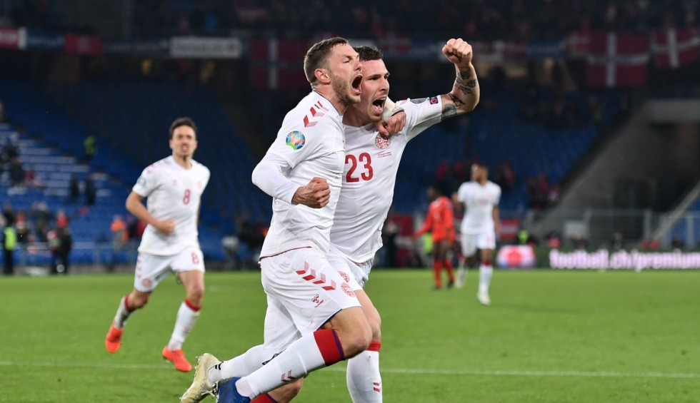 A generic square placeholder image with rounded corners in a figure.