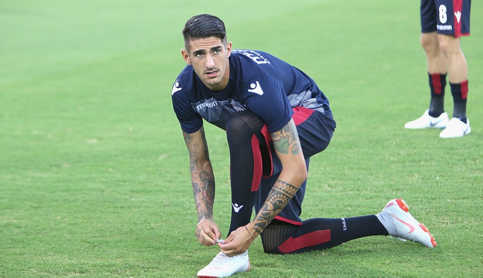 A generic square placeholder image with rounded corners in a figure.