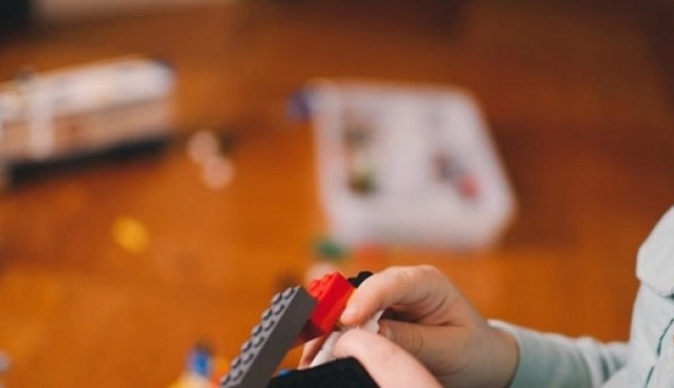 A generic square placeholder image with rounded corners in a figure.