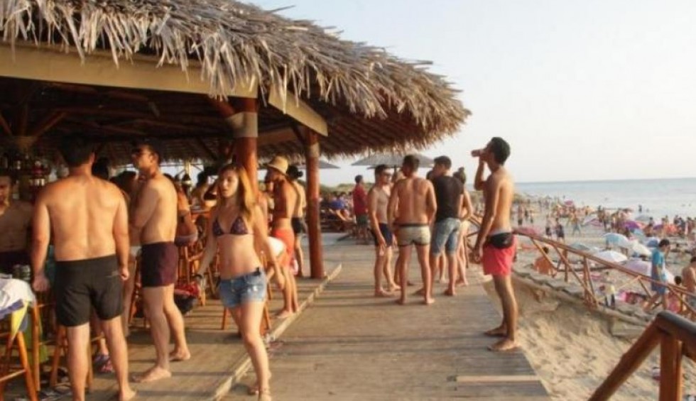 A generic square placeholder image with rounded corners in a figure.