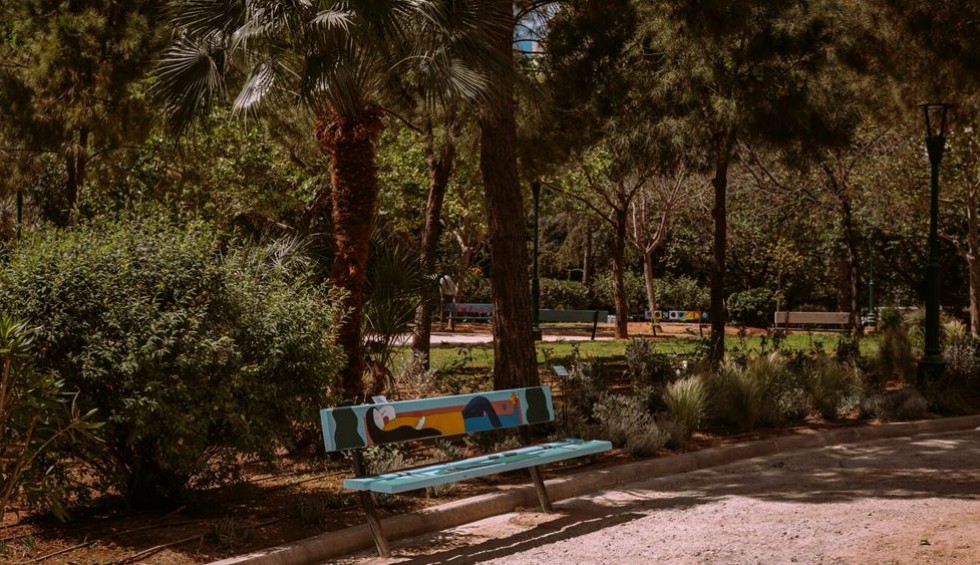 A generic square placeholder image with rounded corners in a figure.