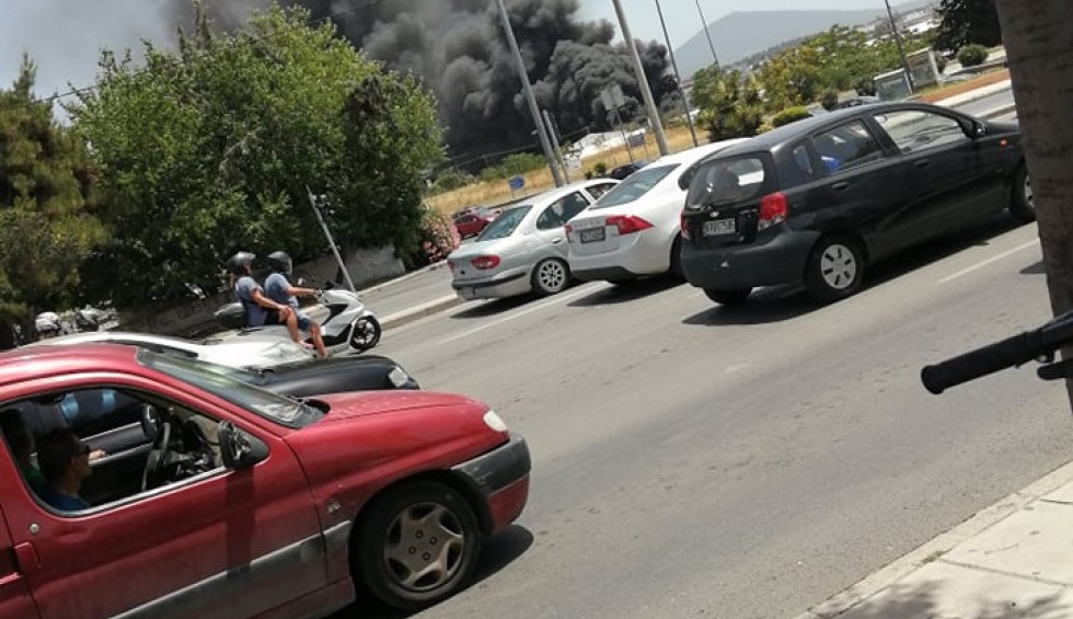 A generic square placeholder image with rounded corners in a figure.