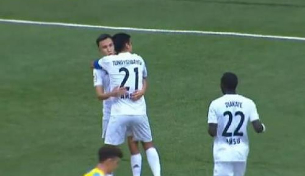 A generic square placeholder image with rounded corners in a figure.