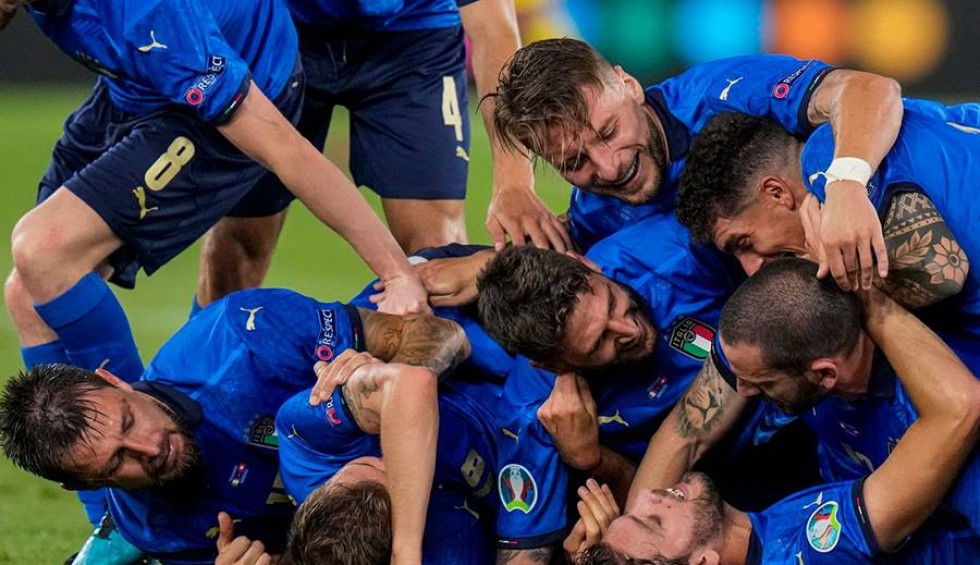 A generic square placeholder image with rounded corners in a figure.