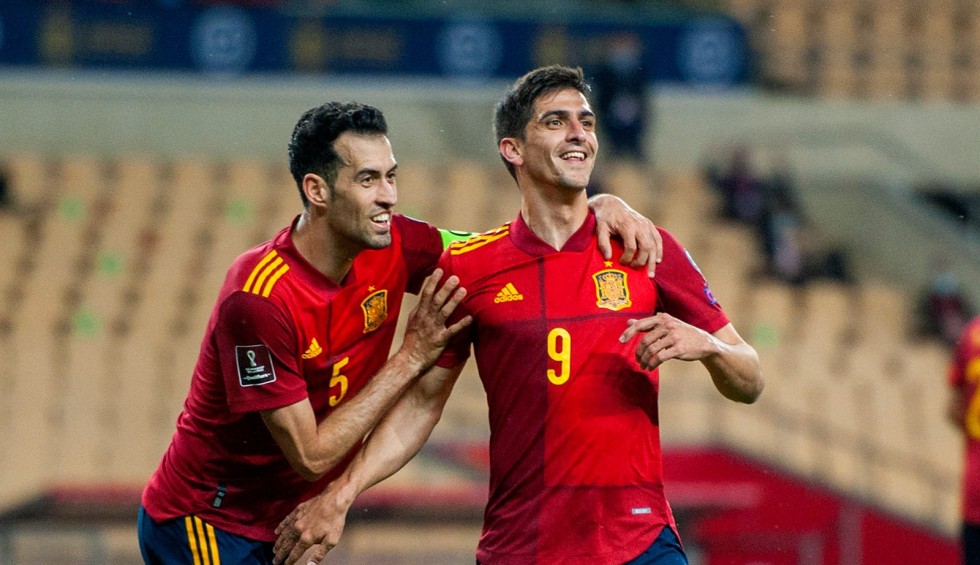 A generic square placeholder image with rounded corners in a figure.