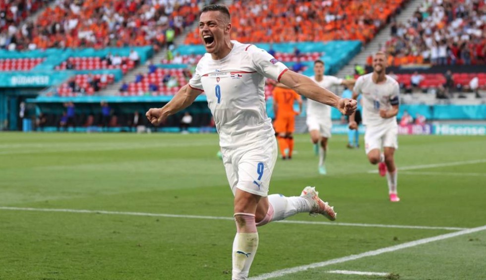 A generic square placeholder image with rounded corners in a figure.