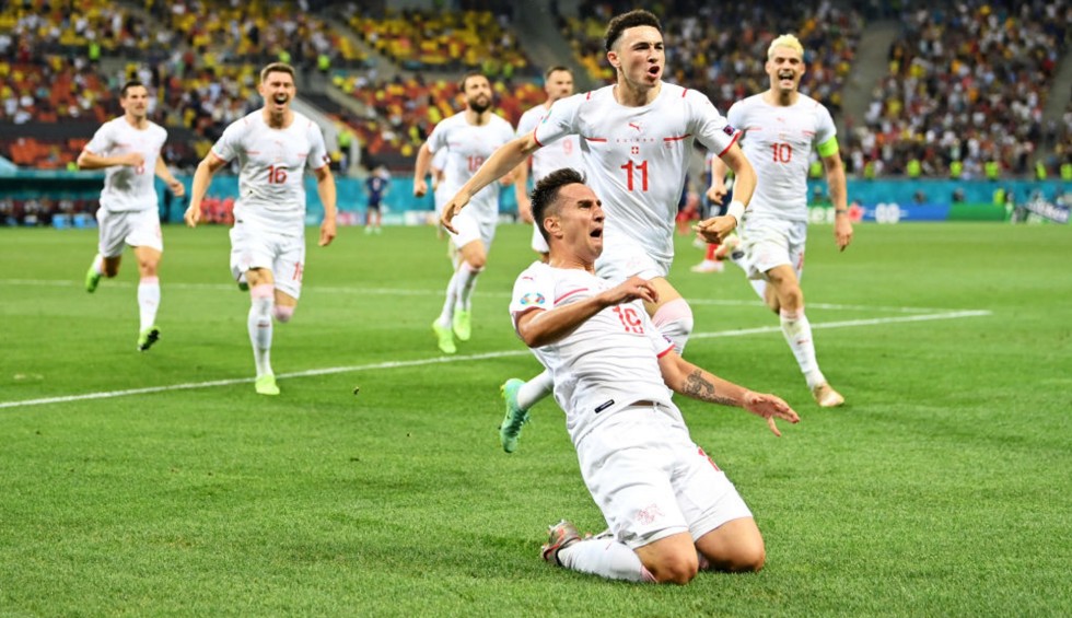 A generic square placeholder image with rounded corners in a figure.