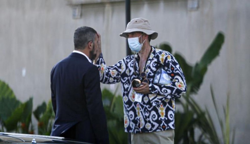 A generic square placeholder image with rounded corners in a figure.