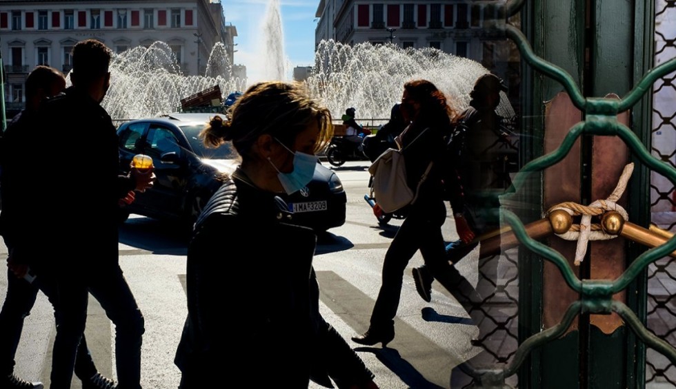 A generic square placeholder image with rounded corners in a figure.