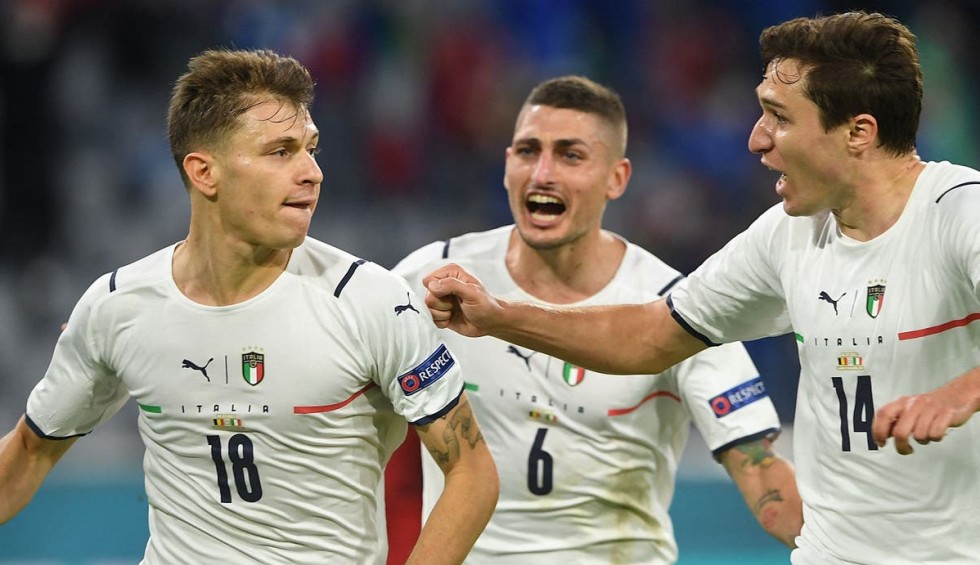 A generic square placeholder image with rounded corners in a figure.