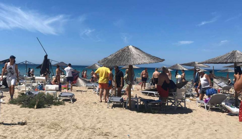 A generic square placeholder image with rounded corners in a figure.