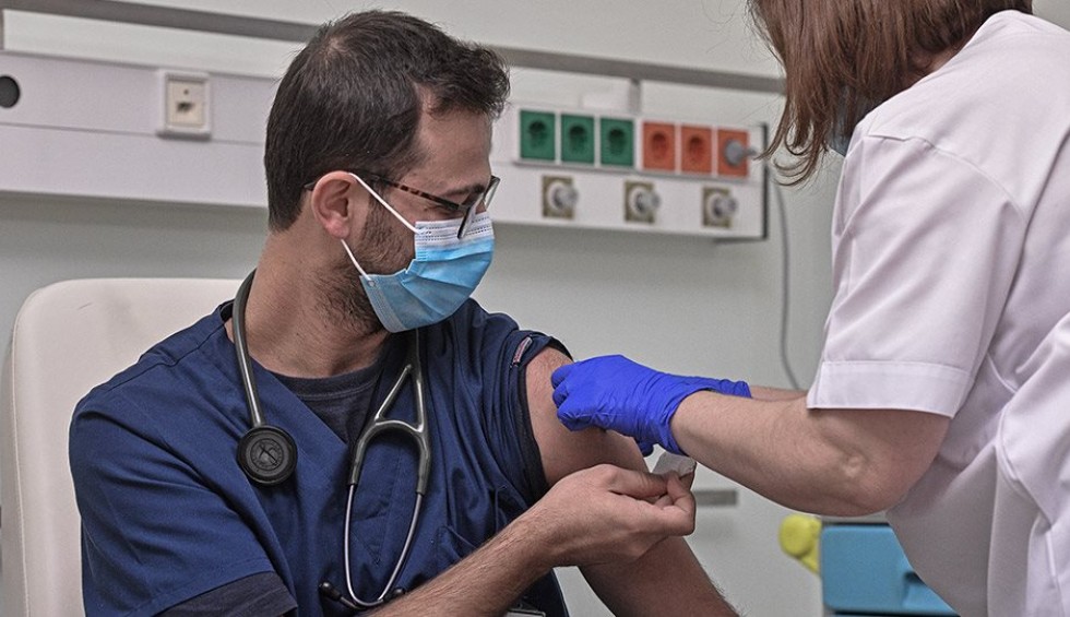 A generic square placeholder image with rounded corners in a figure.