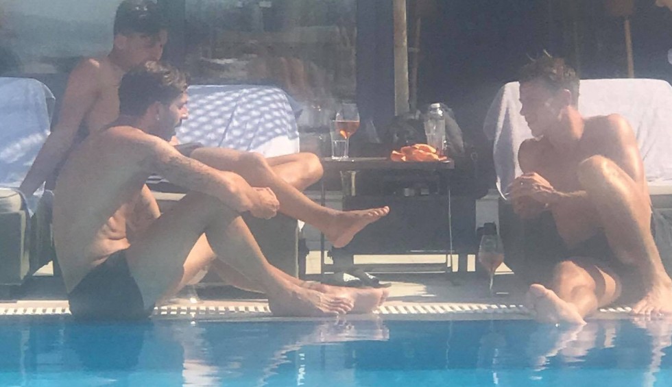 A generic square placeholder image with rounded corners in a figure.