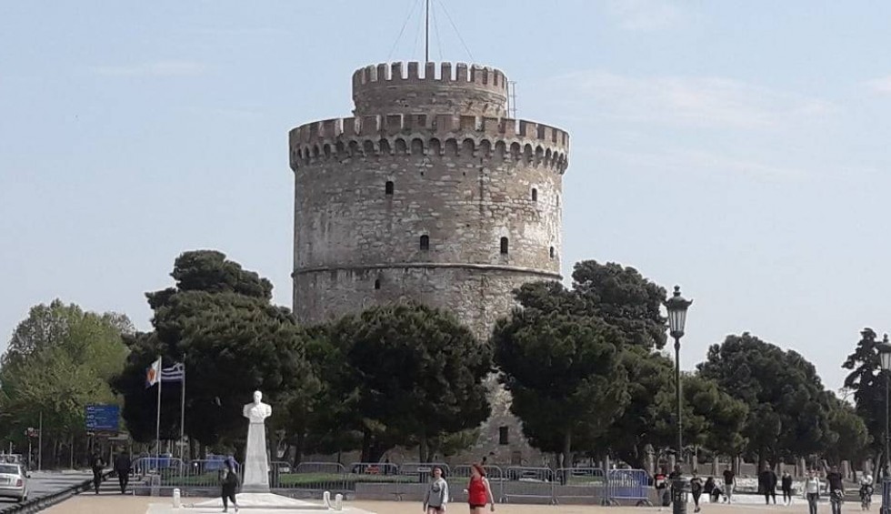 A generic square placeholder image with rounded corners in a figure.