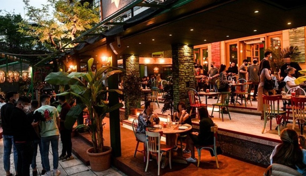 A generic square placeholder image with rounded corners in a figure.