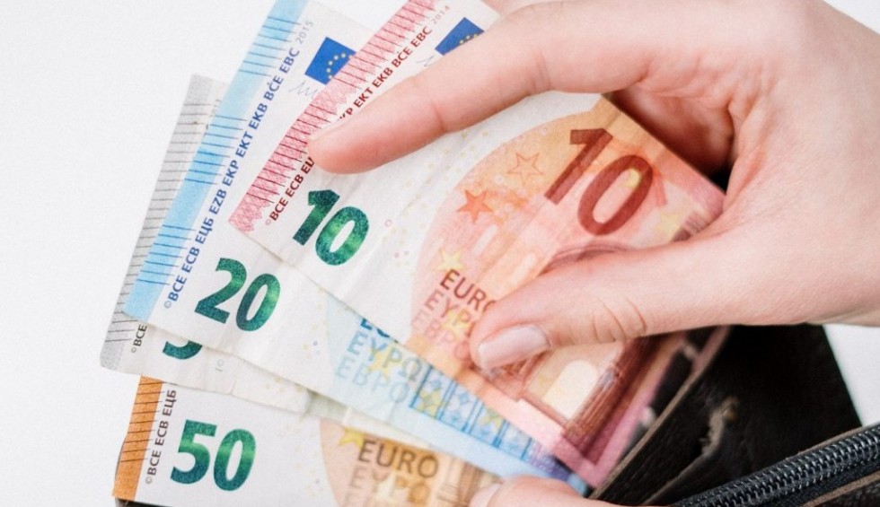 A generic square placeholder image with rounded corners in a figure.