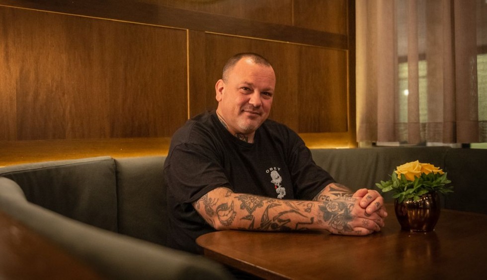 A generic square placeholder image with rounded corners in a figure.