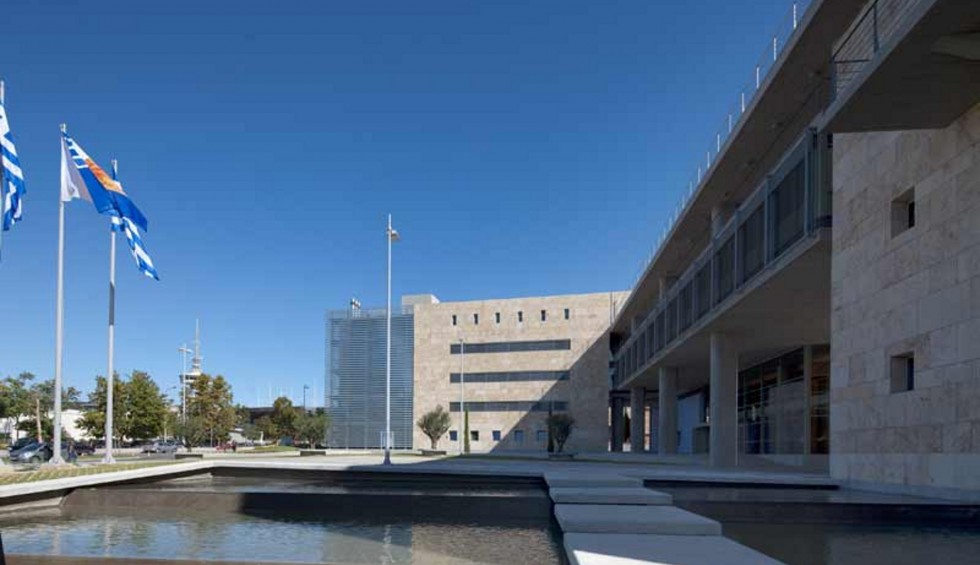 A generic square placeholder image with rounded corners in a figure.