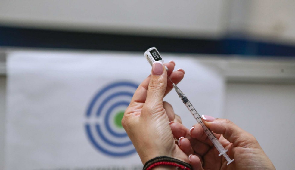 A generic square placeholder image with rounded corners in a figure.