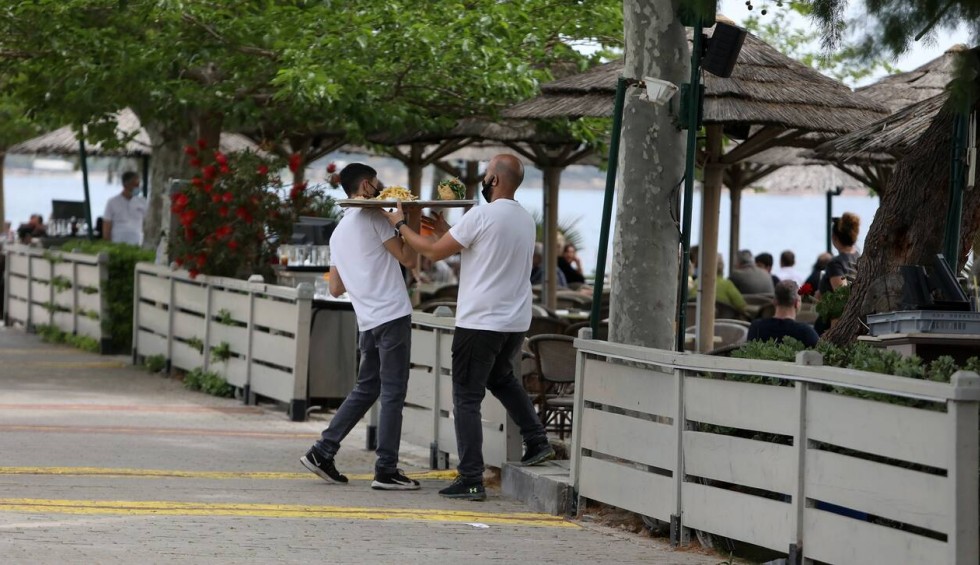 A generic square placeholder image with rounded corners in a figure.