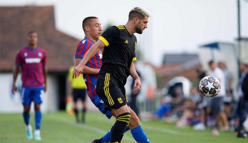 A generic square placeholder image with rounded corners in a figure.