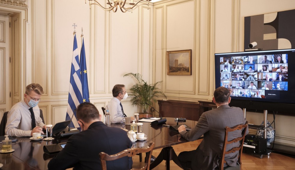 A generic square placeholder image with rounded corners in a figure.