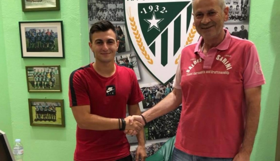 A generic square placeholder image with rounded corners in a figure.