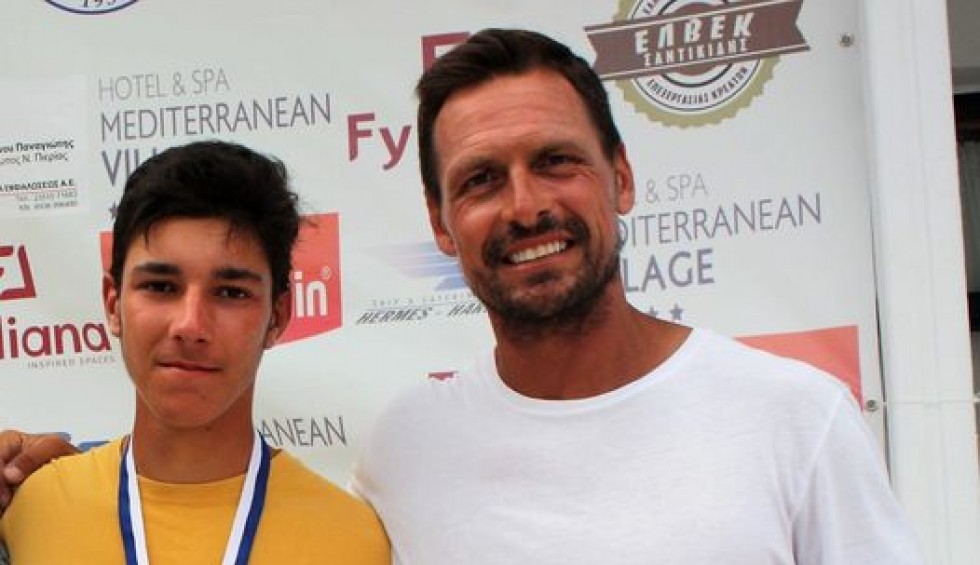 A generic square placeholder image with rounded corners in a figure.