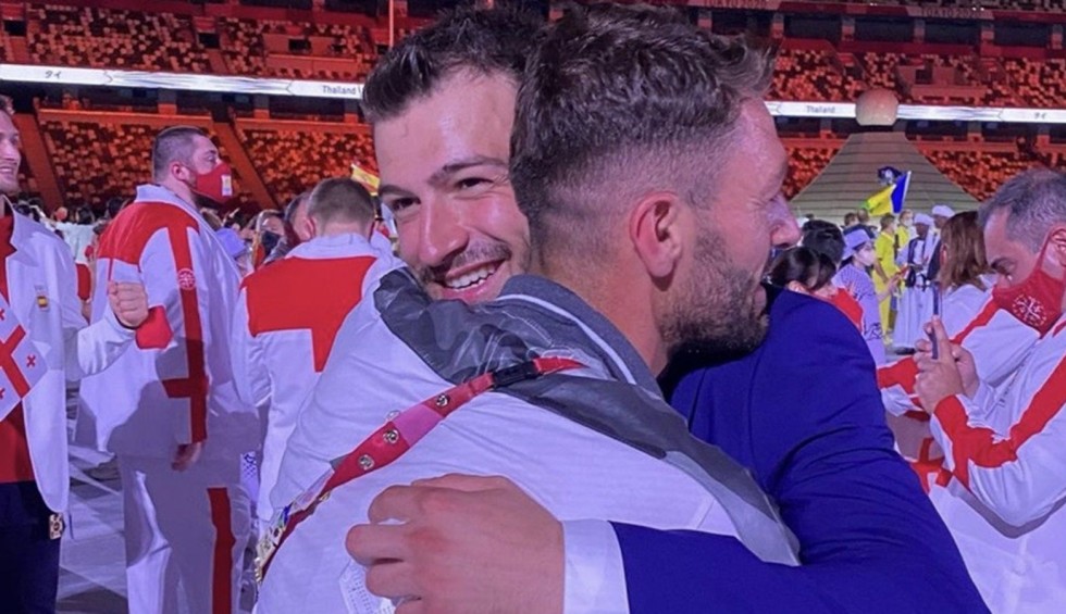 A generic square placeholder image with rounded corners in a figure.