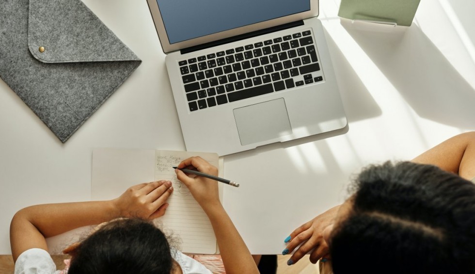 A generic square placeholder image with rounded corners in a figure.