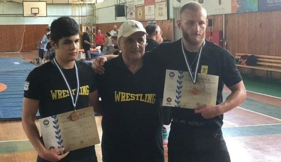 A generic square placeholder image with rounded corners in a figure.