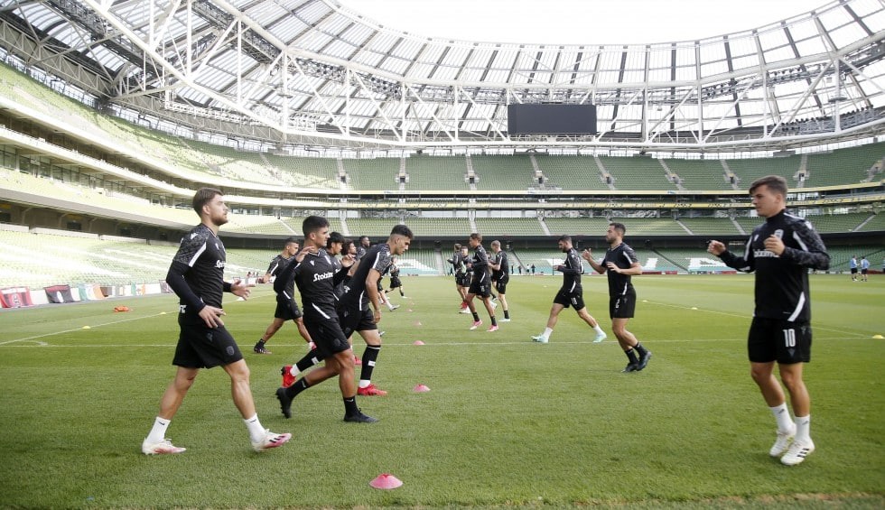 A generic square placeholder image with rounded corners in a figure.