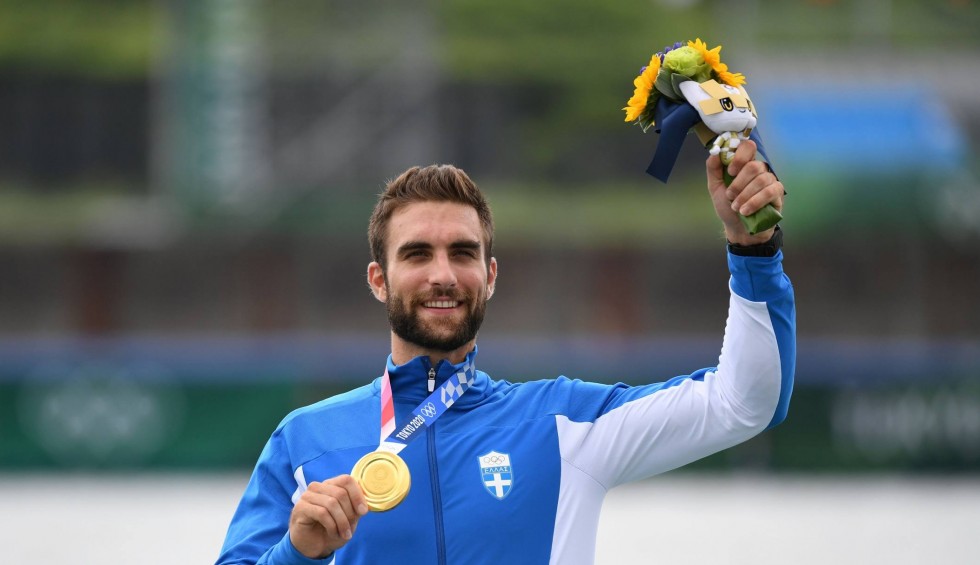 A generic square placeholder image with rounded corners in a figure.