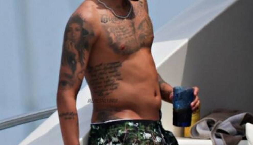 A generic square placeholder image with rounded corners in a figure.