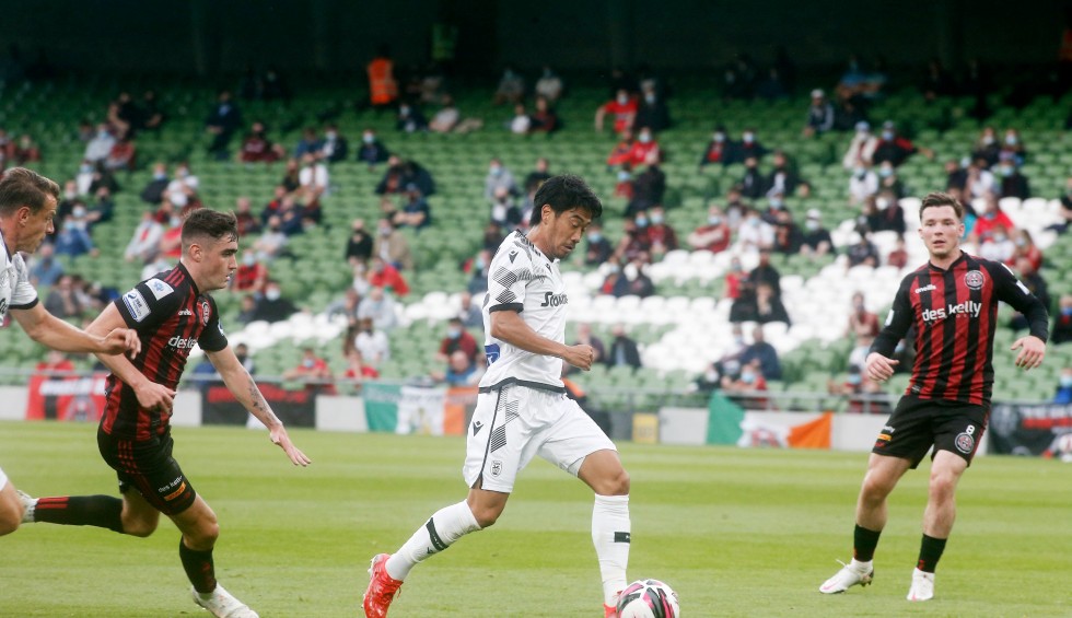 A generic square placeholder image with rounded corners in a figure.