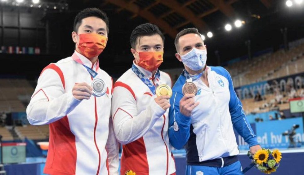 A generic square placeholder image with rounded corners in a figure.