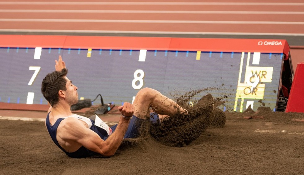 A generic square placeholder image with rounded corners in a figure.