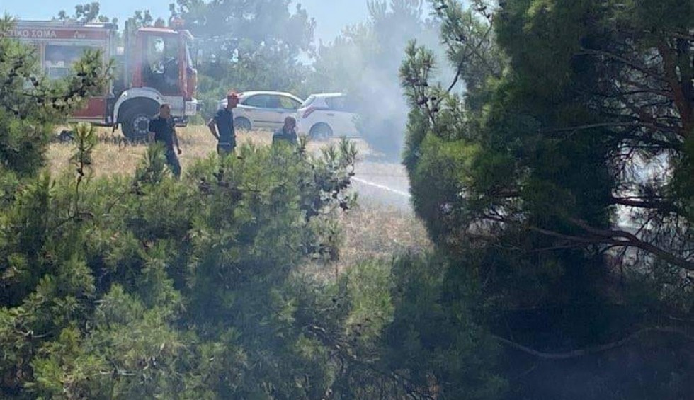 A generic square placeholder image with rounded corners in a figure.