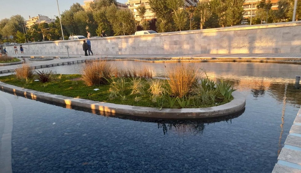 A generic square placeholder image with rounded corners in a figure.