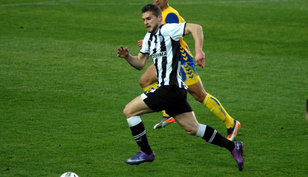 A generic square placeholder image with rounded corners in a figure.