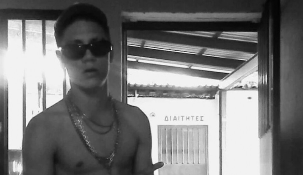 A generic square placeholder image with rounded corners in a figure.