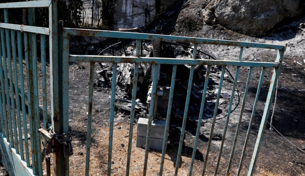 A generic square placeholder image with rounded corners in a figure.