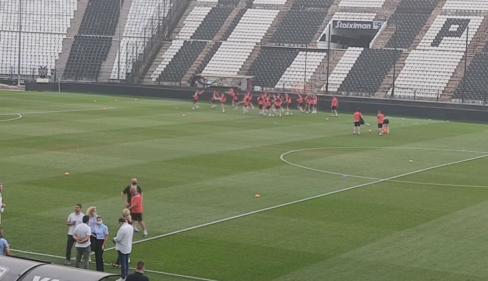 A generic square placeholder image with rounded corners in a figure.