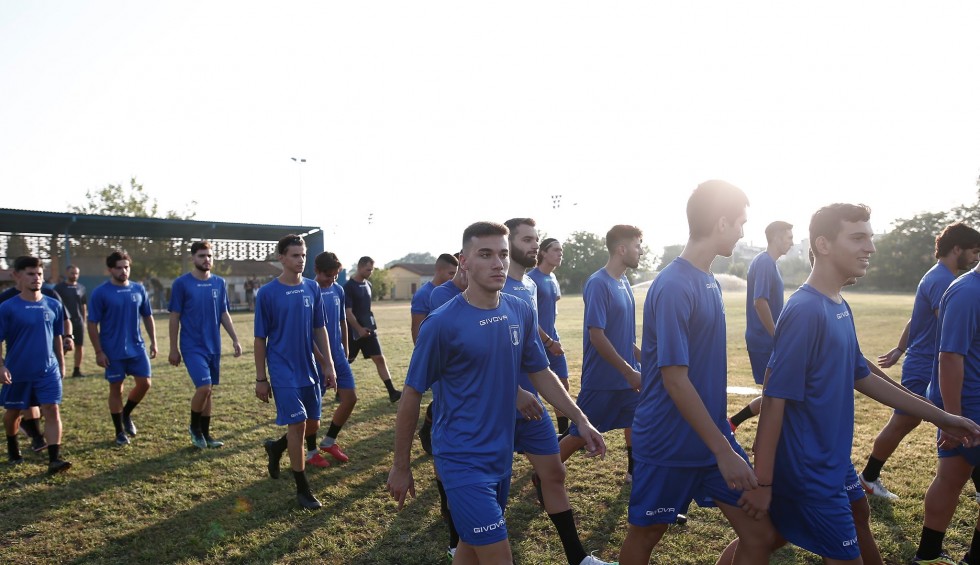 A generic square placeholder image with rounded corners in a figure.